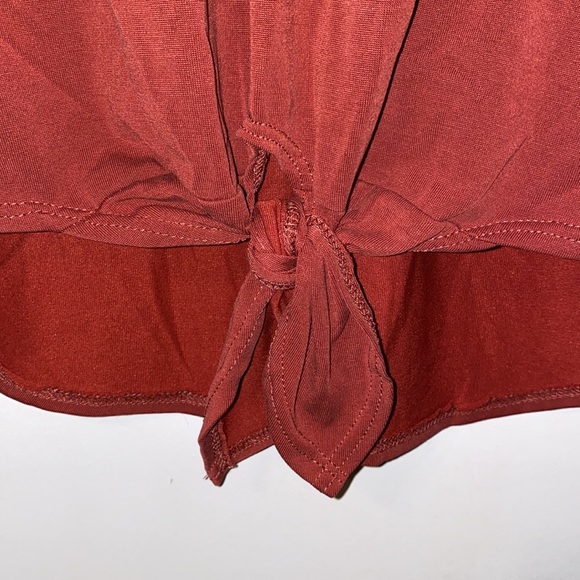 Front tied knot blouse - Picture 3 of 4